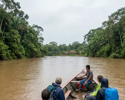 Navegación por el río Alto Madre de Dios rumbo a Shintuya