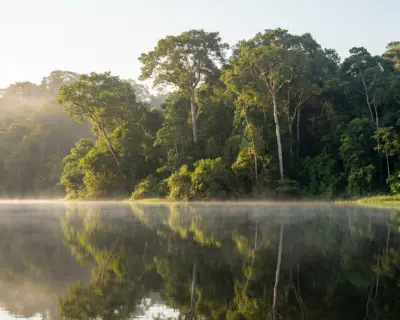 Lago Salvador en la Zona Reservada del Manu